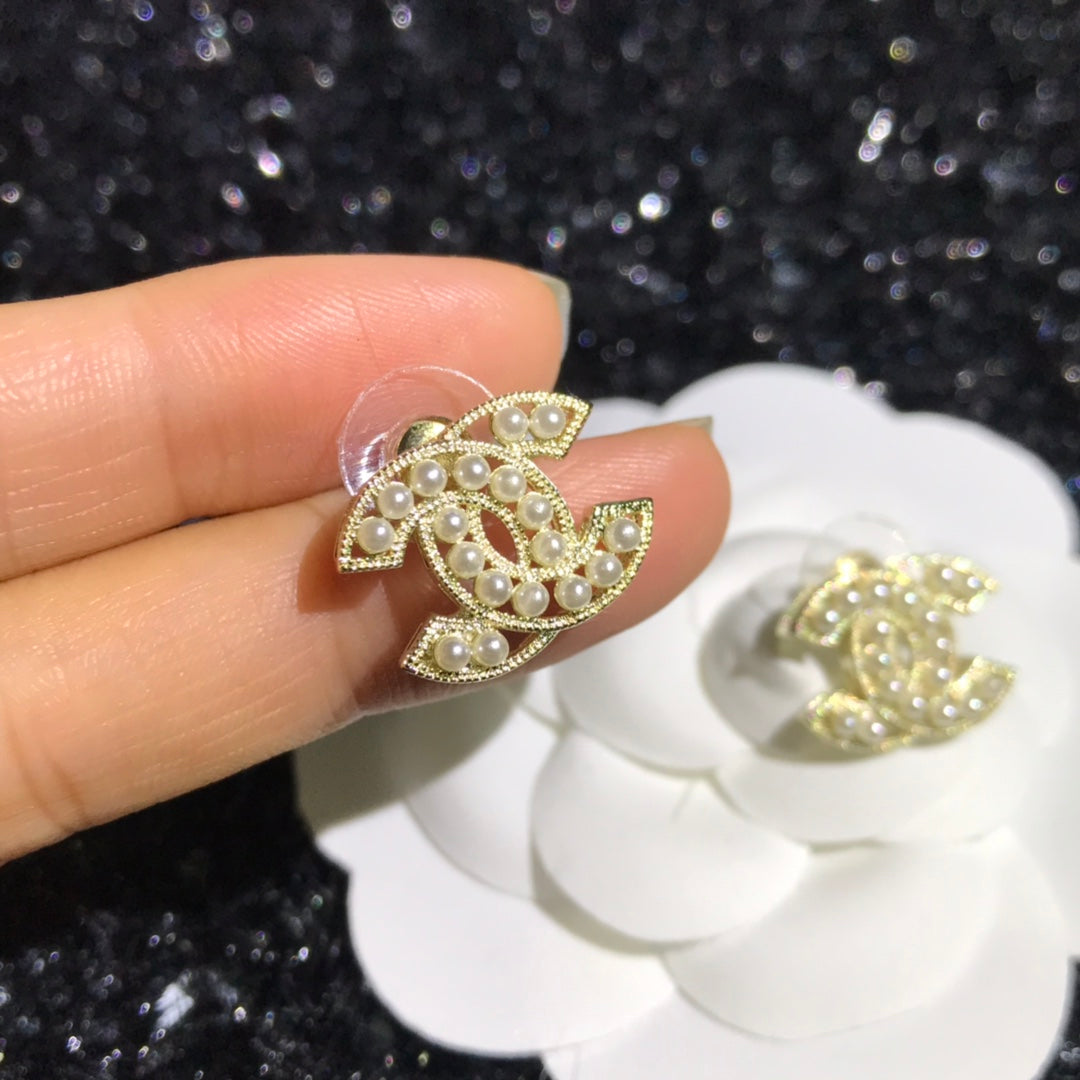 14C484EDE Stylish Earrings