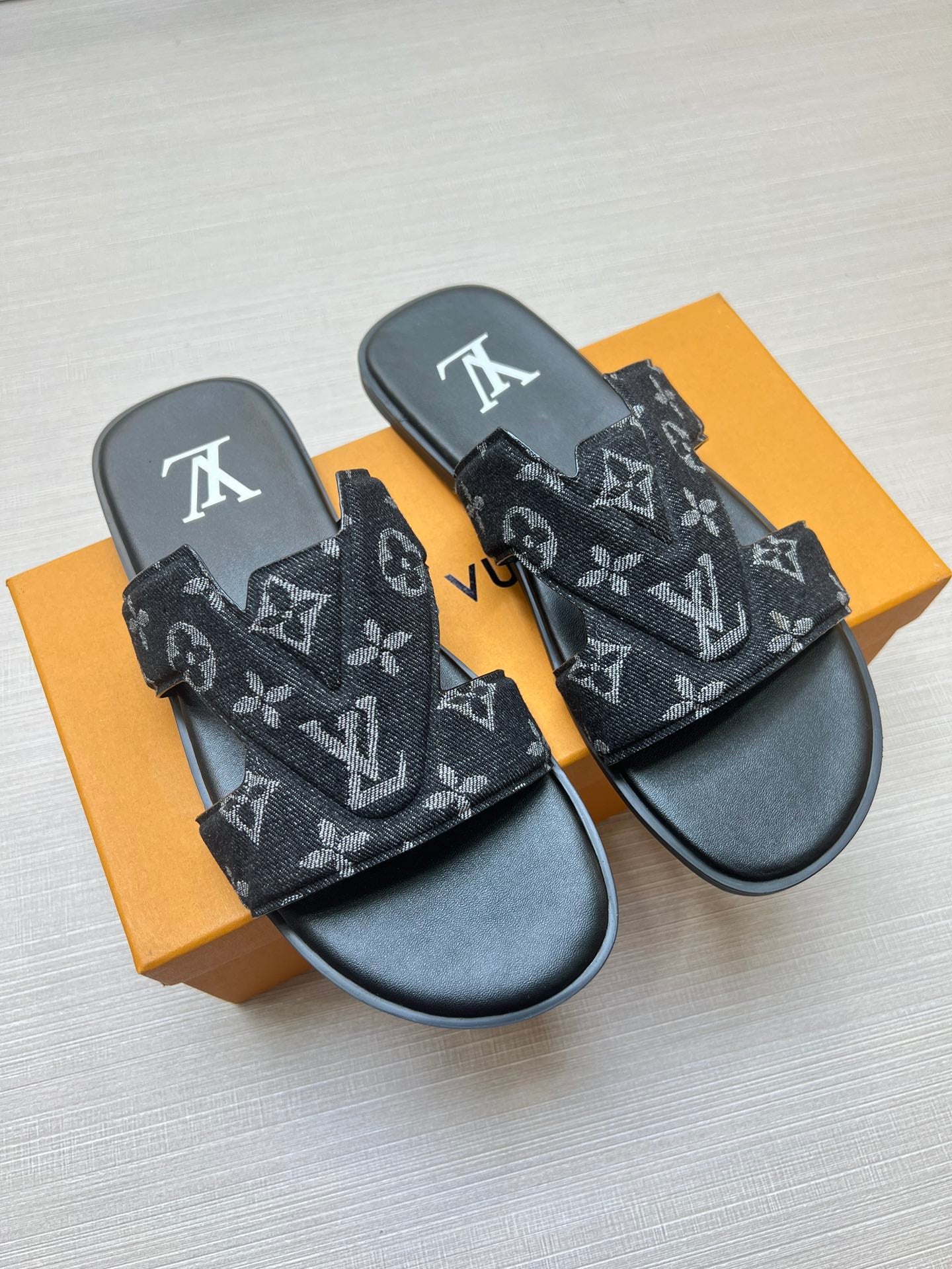54E29ZDE Stylish slippers