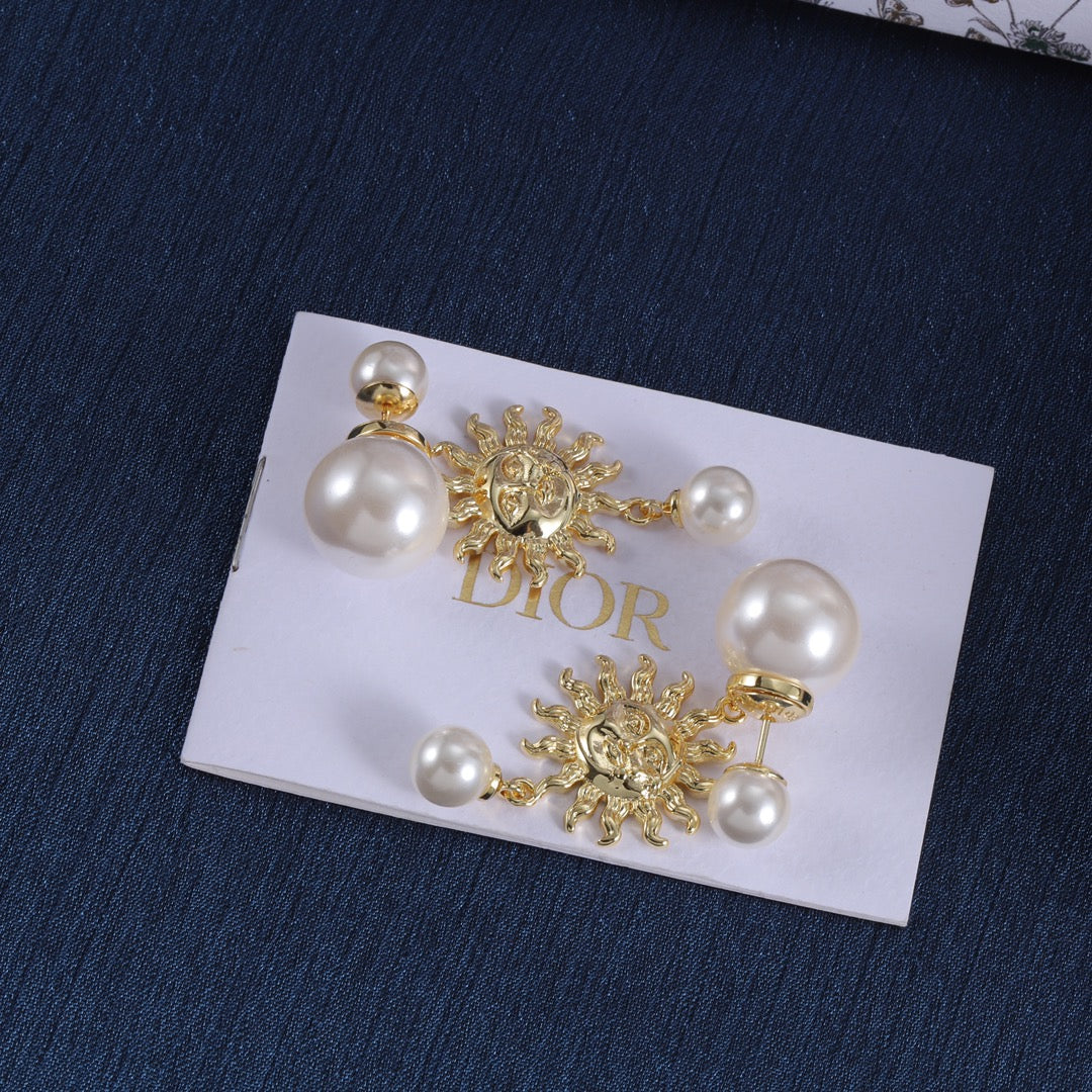 14D587EDE Stylish Earrings