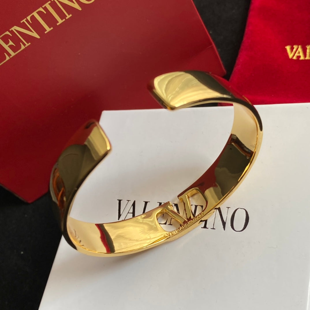 1XVL437KDE Stylish bracelet