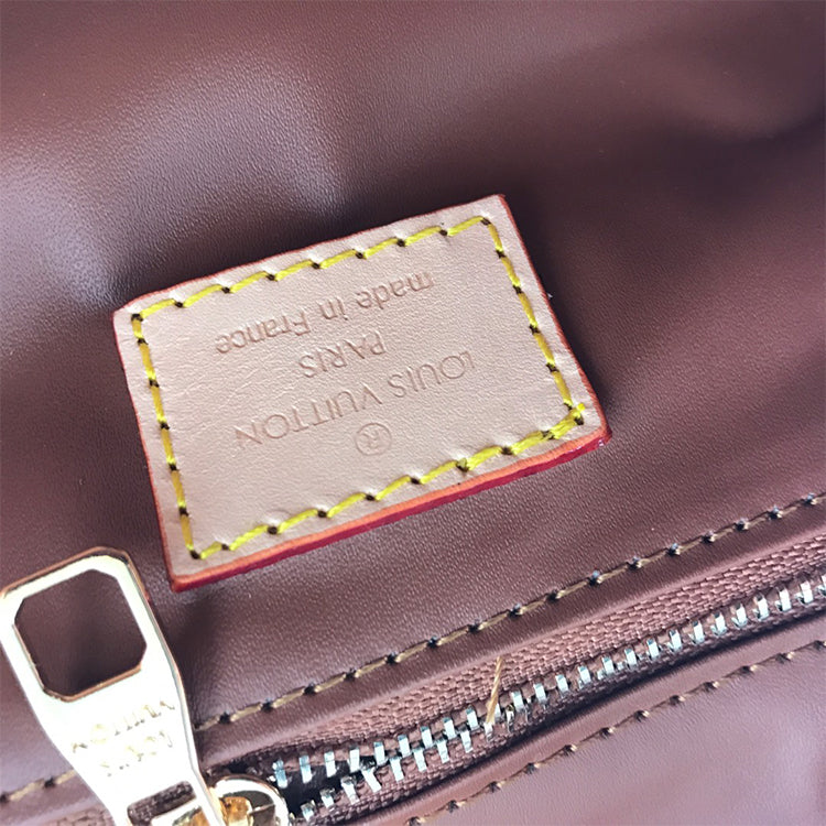 1E870BDE Stylish leather bag 