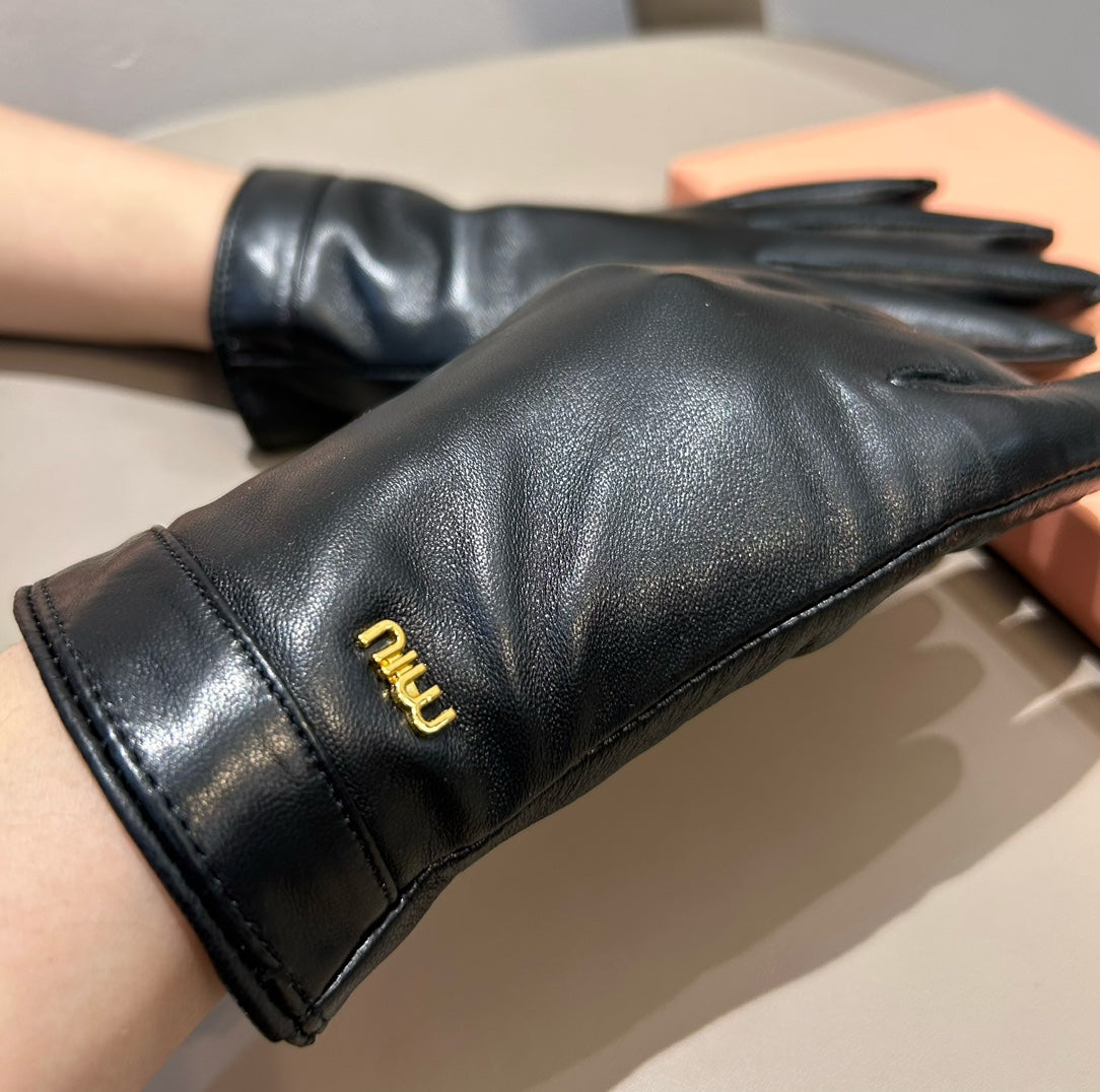 14A21SDE Stylish sheepskin gloves