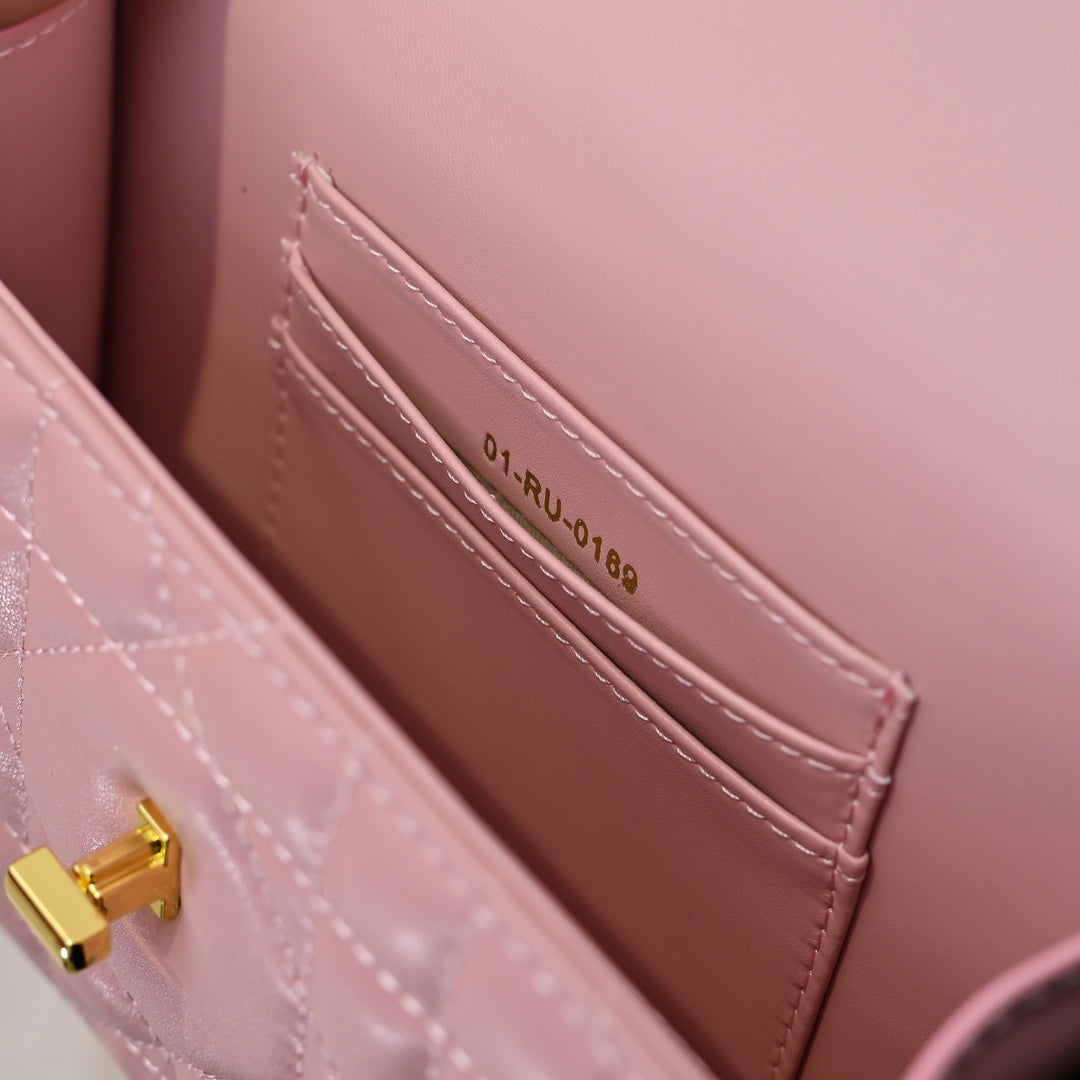 2WD2BDE Stylish leather bag