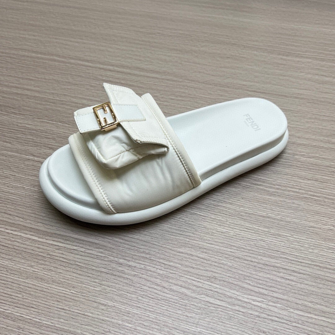 54F125ZDE Stylish slippers