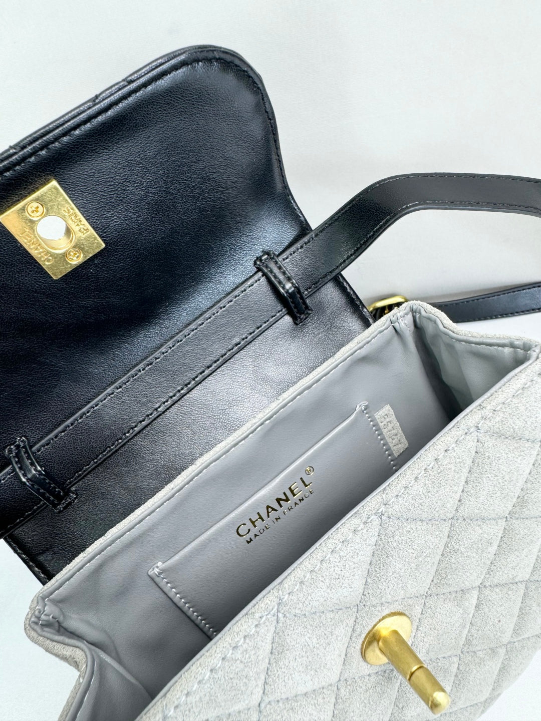 15RC62BDE Stylish leather bag