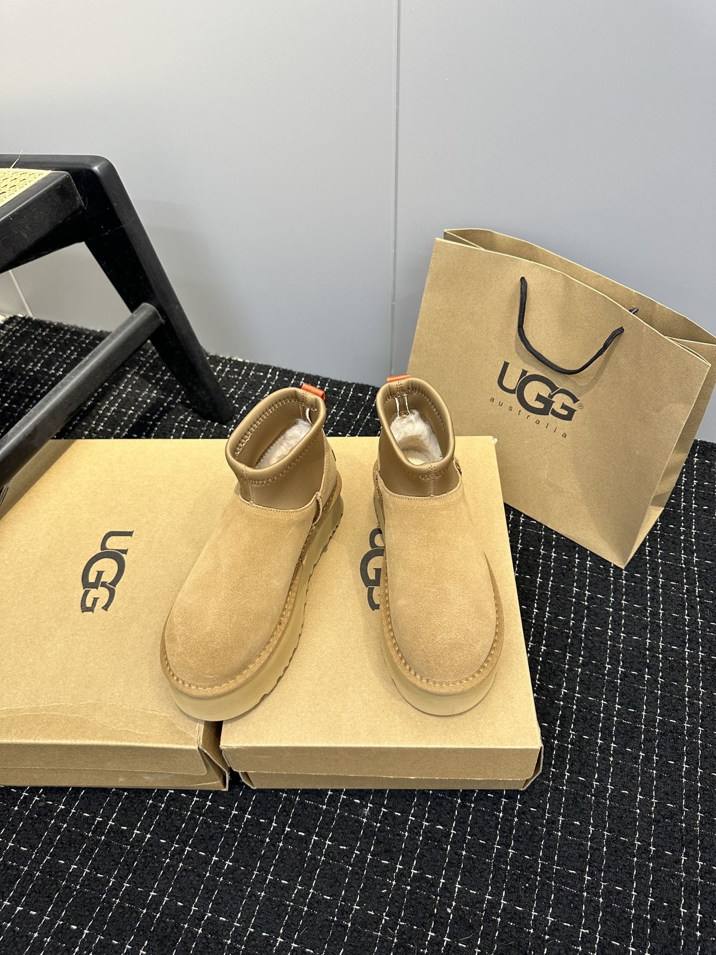 1LU8ZDE Stylish snow boots