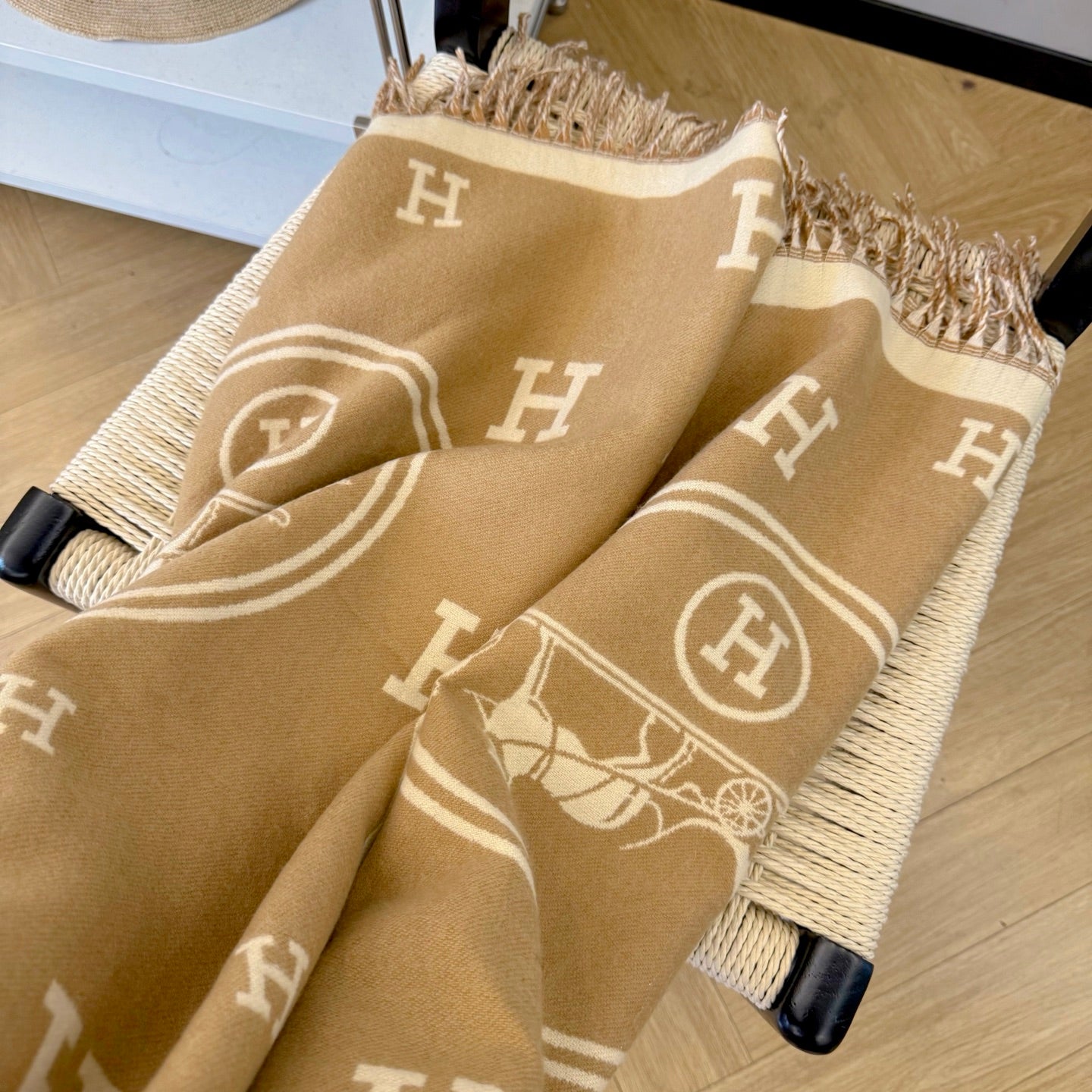 185ZH43WDE Stylish Winter Scarves