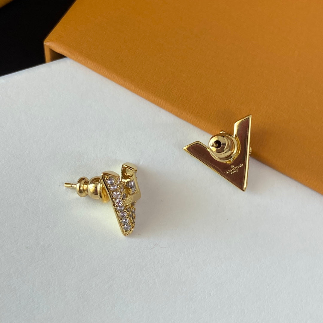 1XE609XDE Stylish  Earrings Bracelets Necklaces