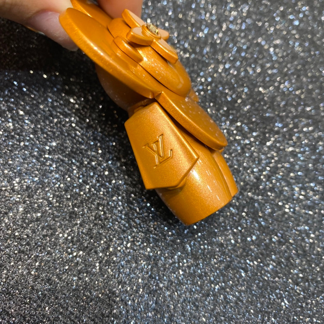 14E63ADE Stylish key closure