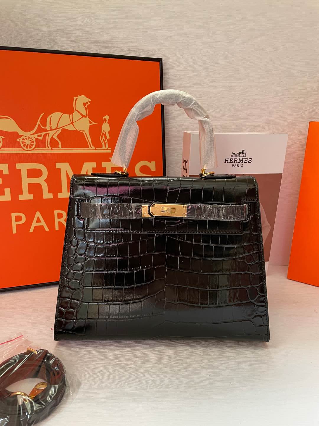 2WH28BDE Stylish leather bag