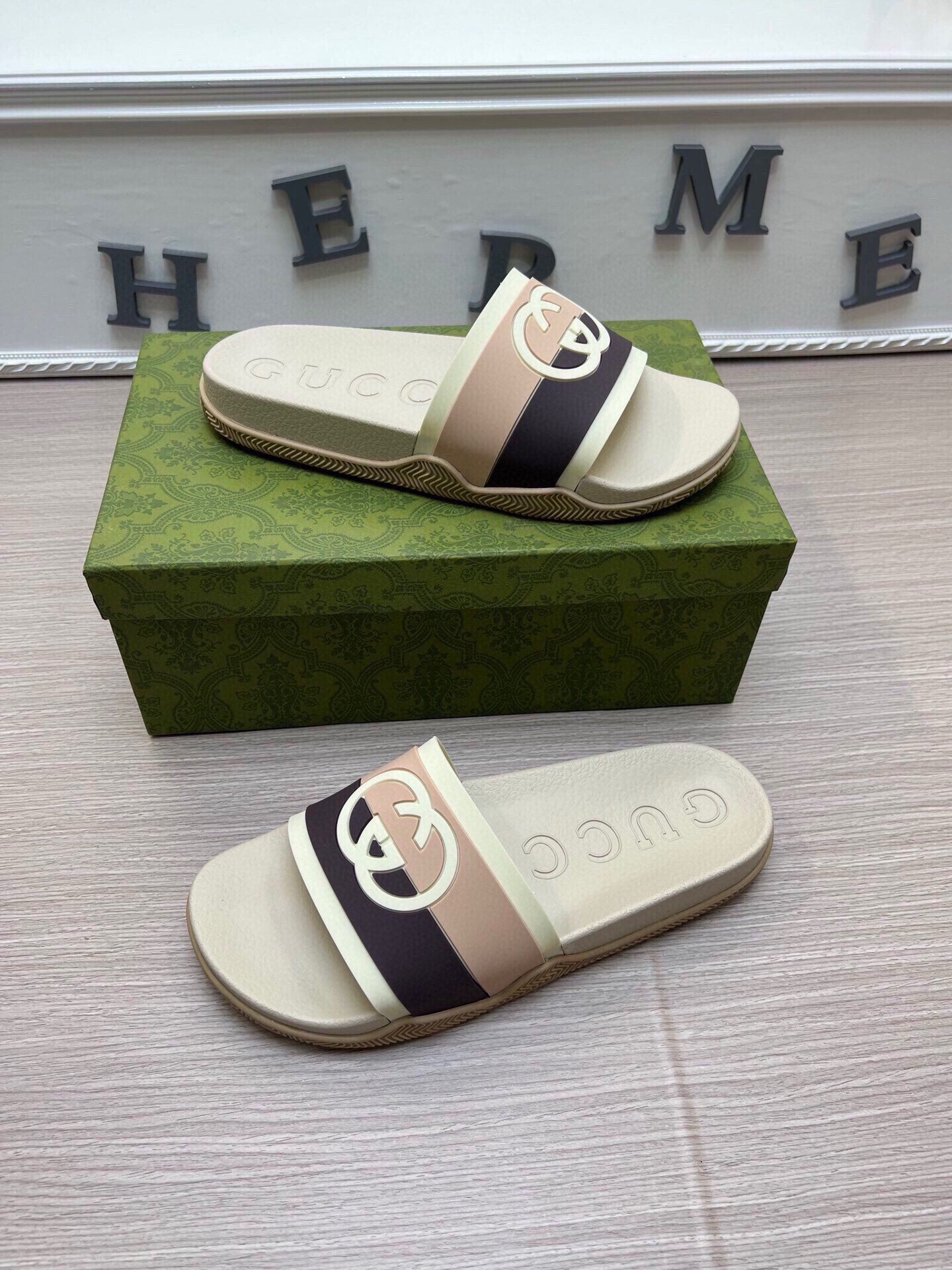 54B113ZDE Stylish slippers