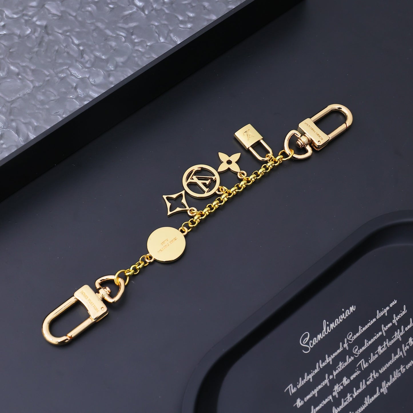 14E17ADE Stylish closure