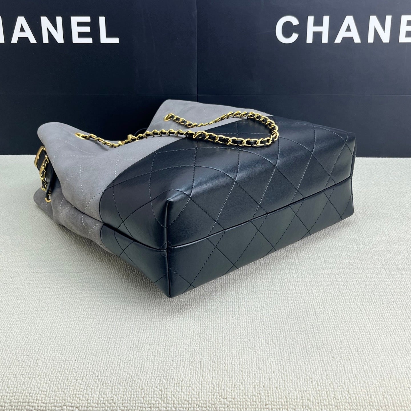 175RC1BDE Stylish leather bag