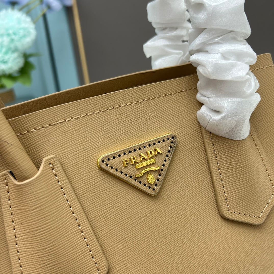 1XPD115BDE Stylish leather bag 