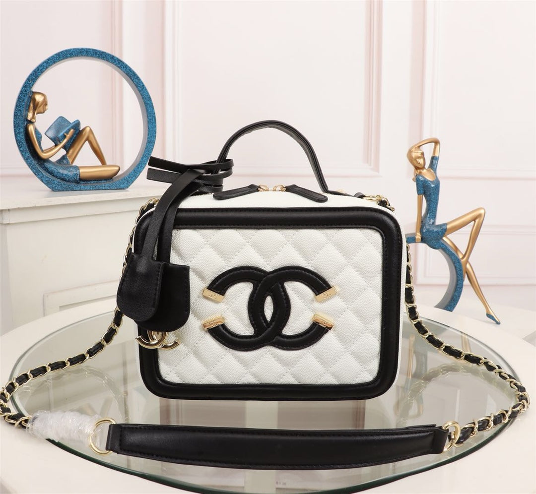 165NC124BDE Stylish leather bag