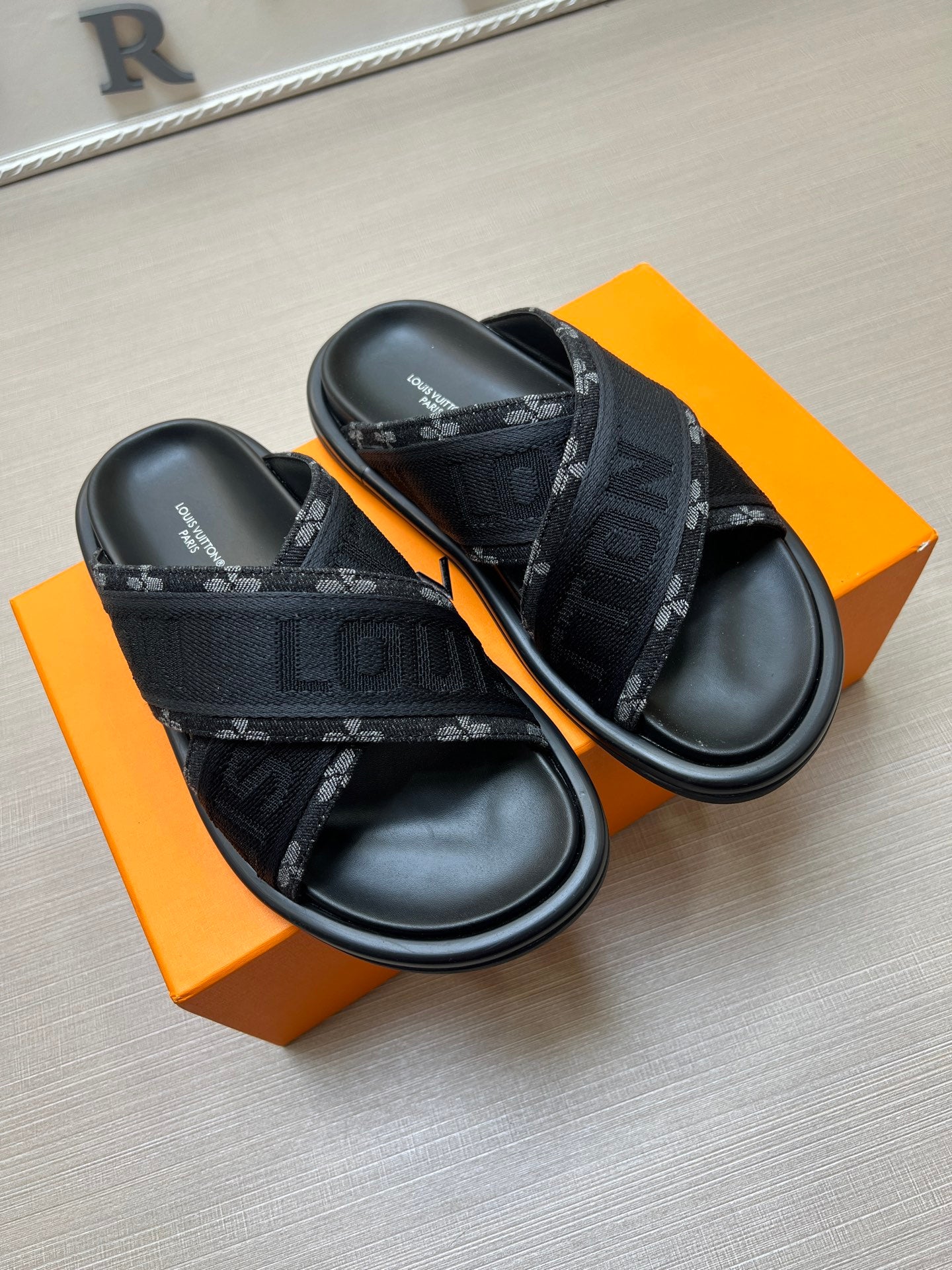 535ZE273ZDE Stylish Slippers