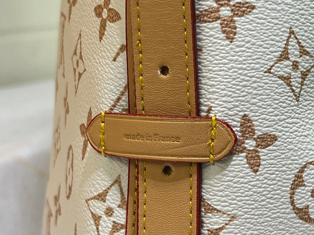 2WE46BDE Stylish leather bag