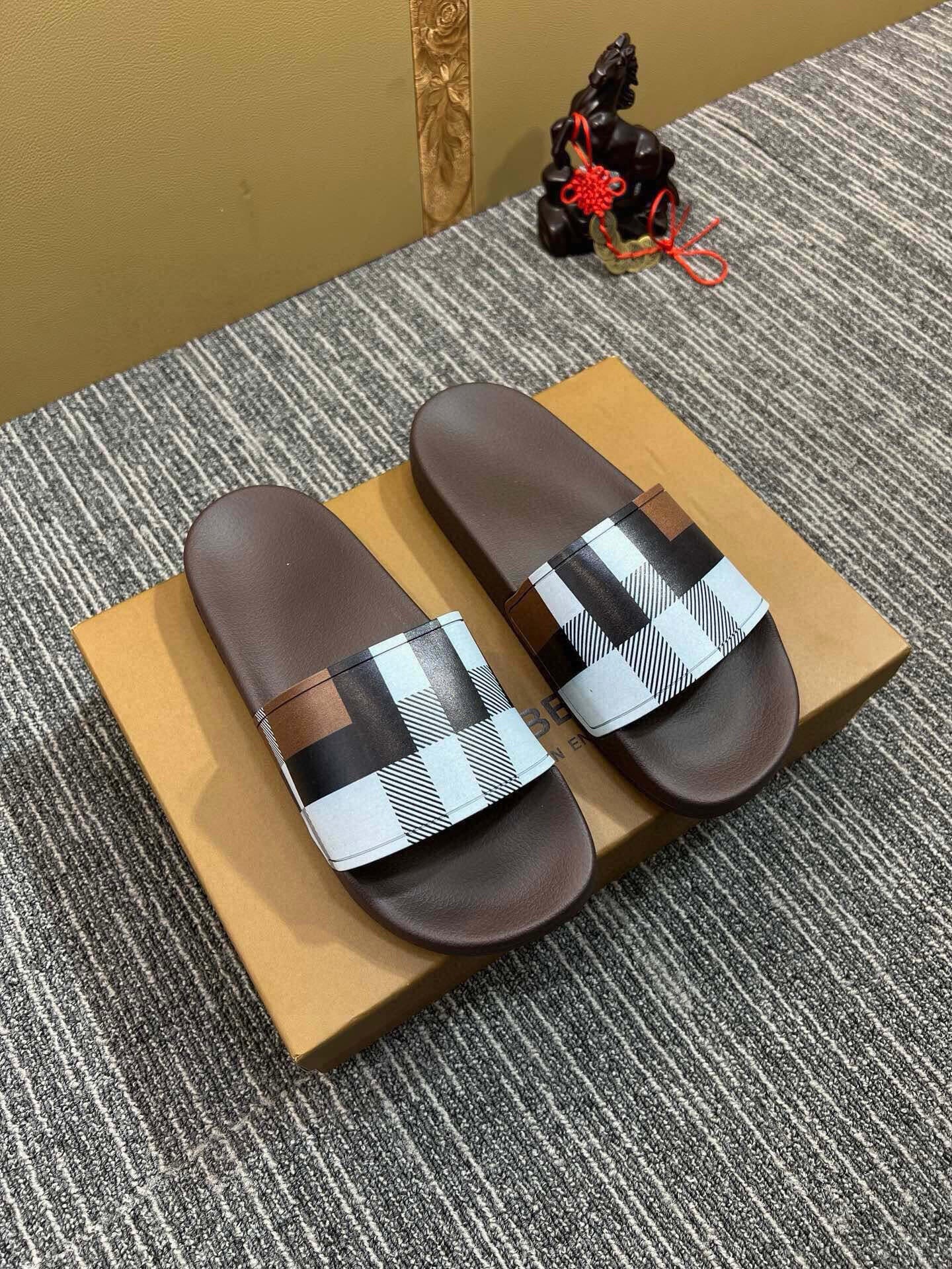 535ZR260ZDE Stylish Slippers