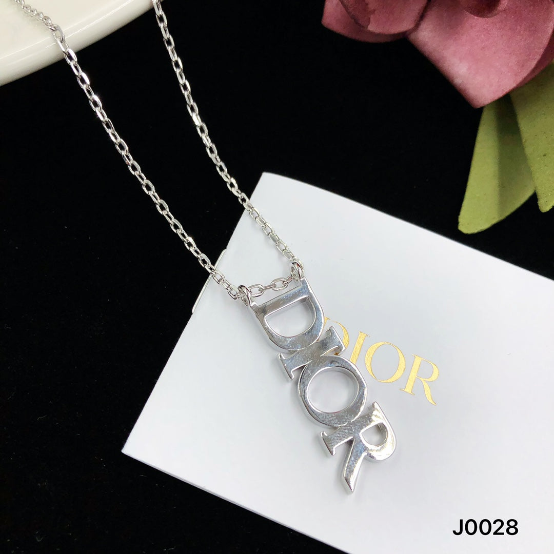 1YD49XDE Stylish Necklaces