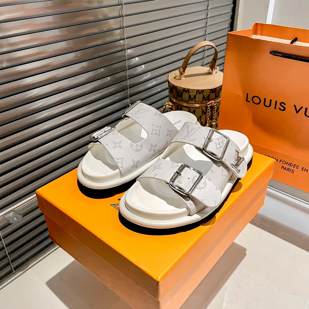 14E194ZDE Stylish Slippers