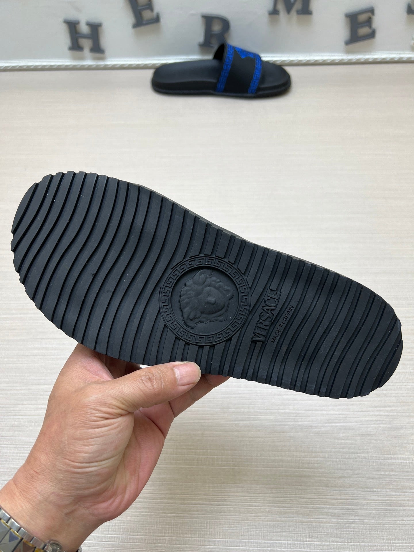 54V53ZDE Stylish slippers