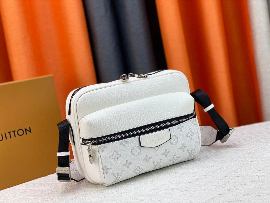 2XE261BDE Stylish leather bag 