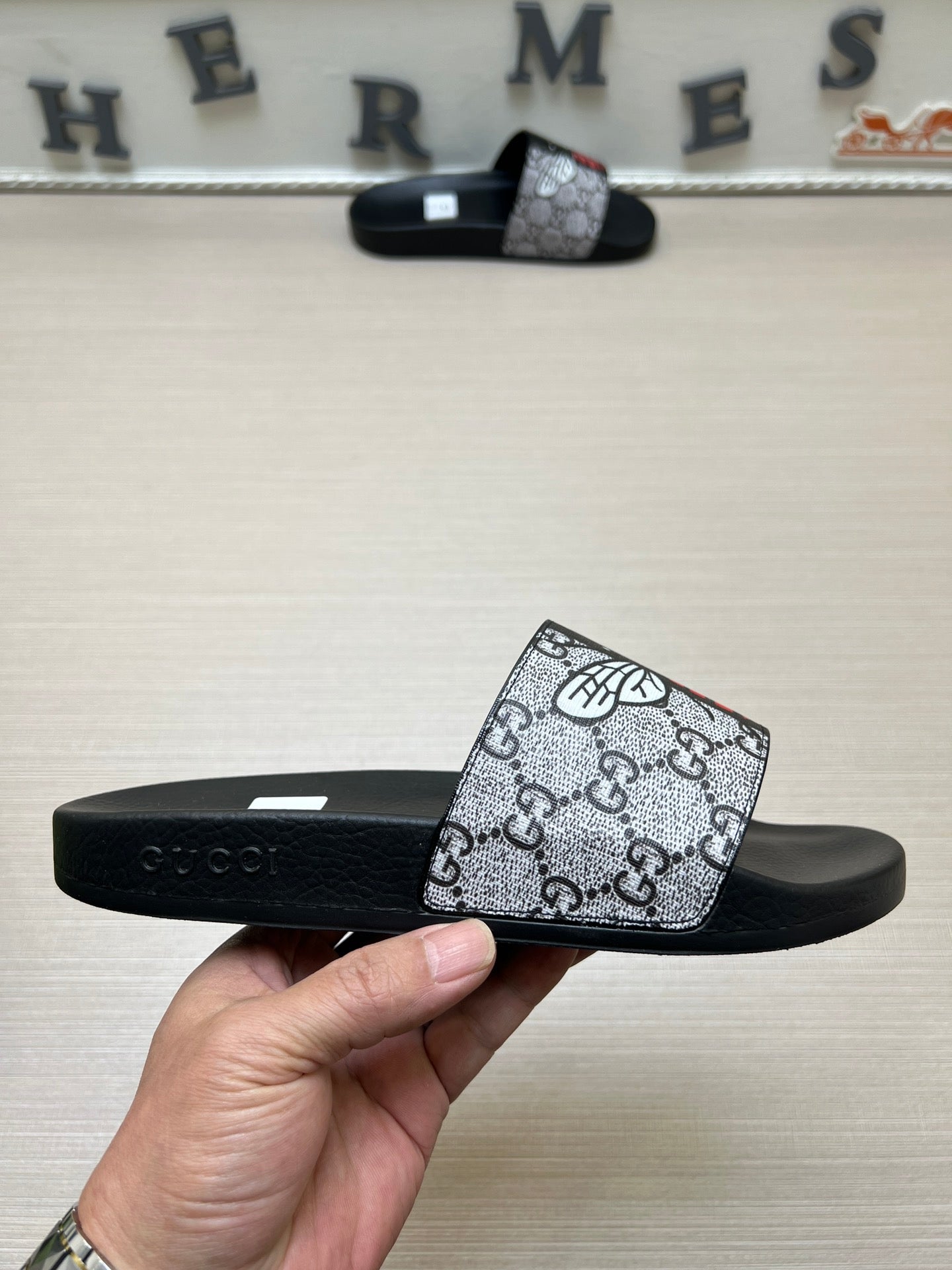 5LB235ZDE Stylish Slippers