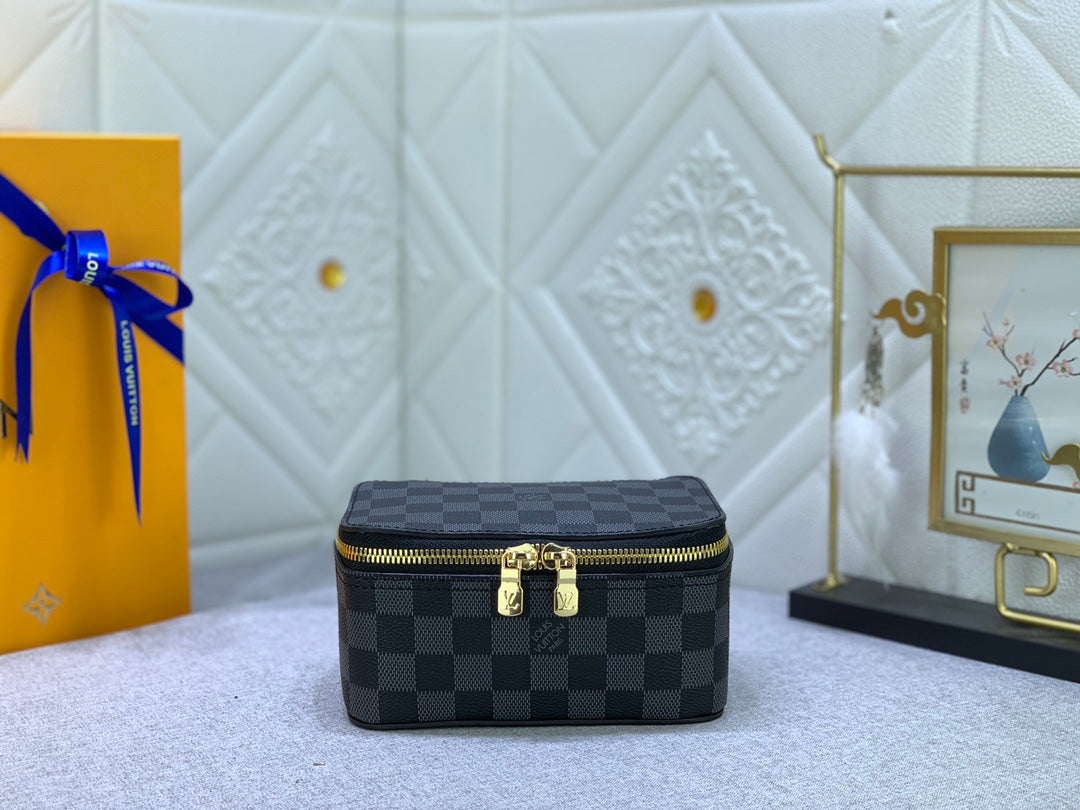 1XE272BDE Stylish leather bag 