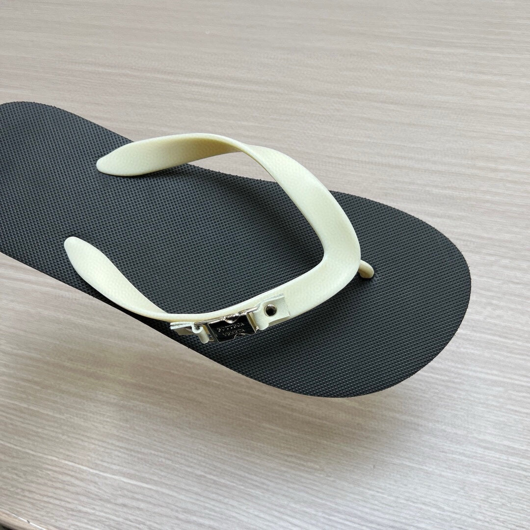 54A162ZDE Stylish slippers