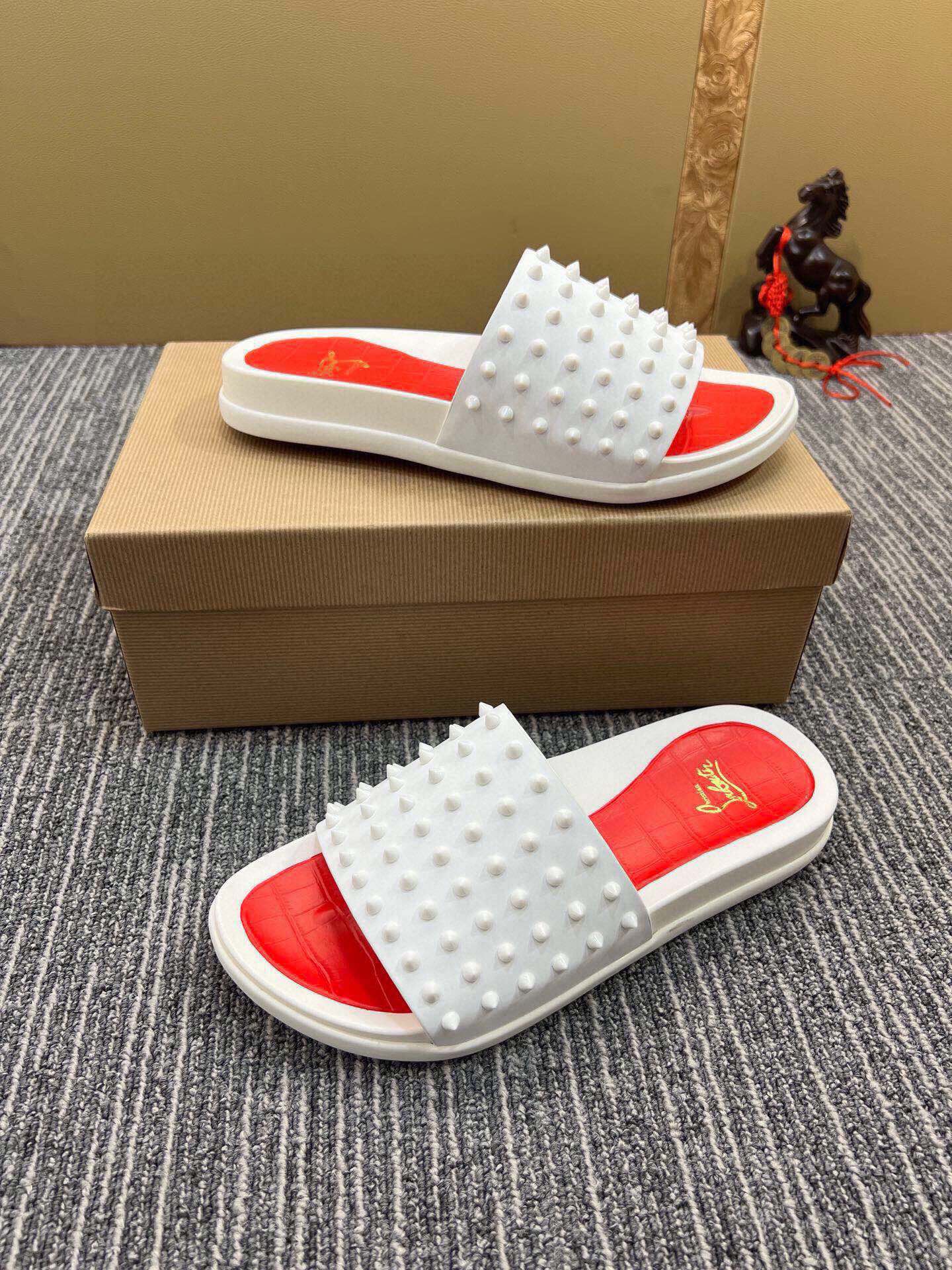 54A127ZDE Stylish slippers