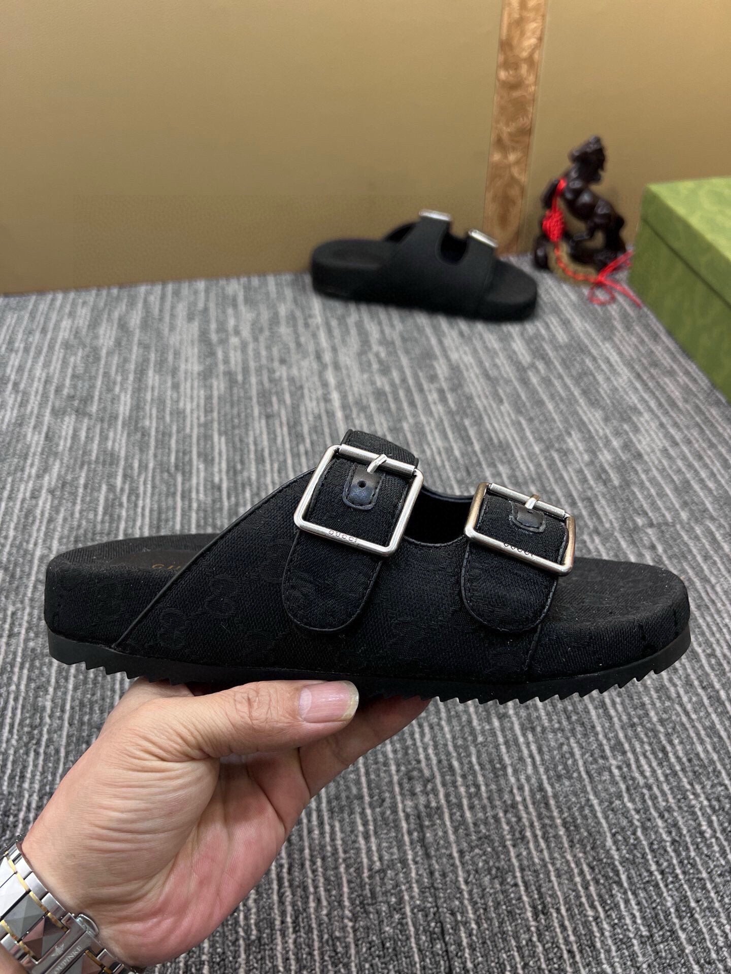 54B123ZDE Stylish slippers