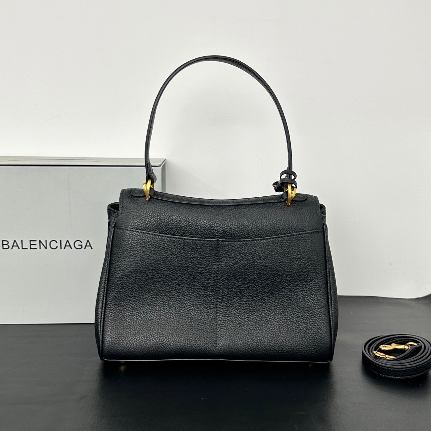 15XJ4BDE Stylish leather bag