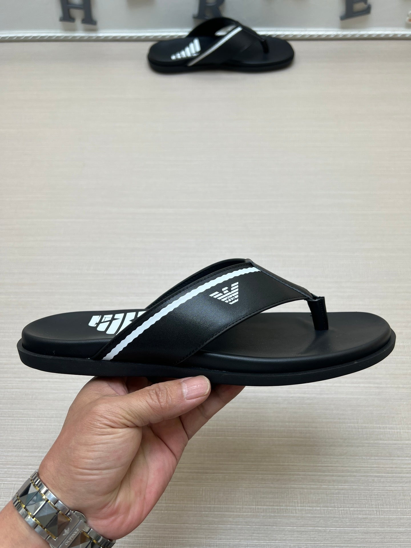 54A102ZDE Stylish slippers