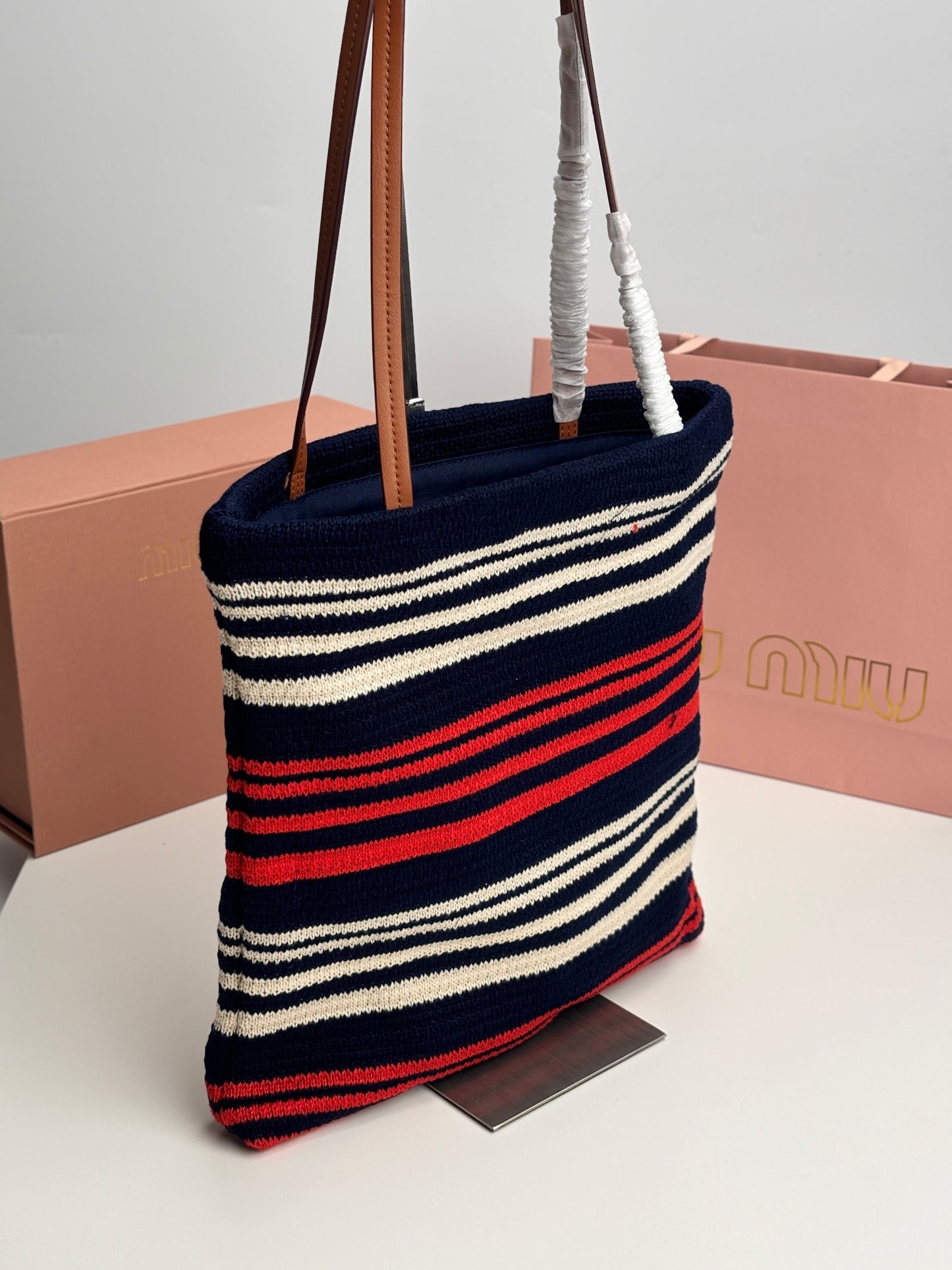 1XA77BDE Stylish Woven Bag