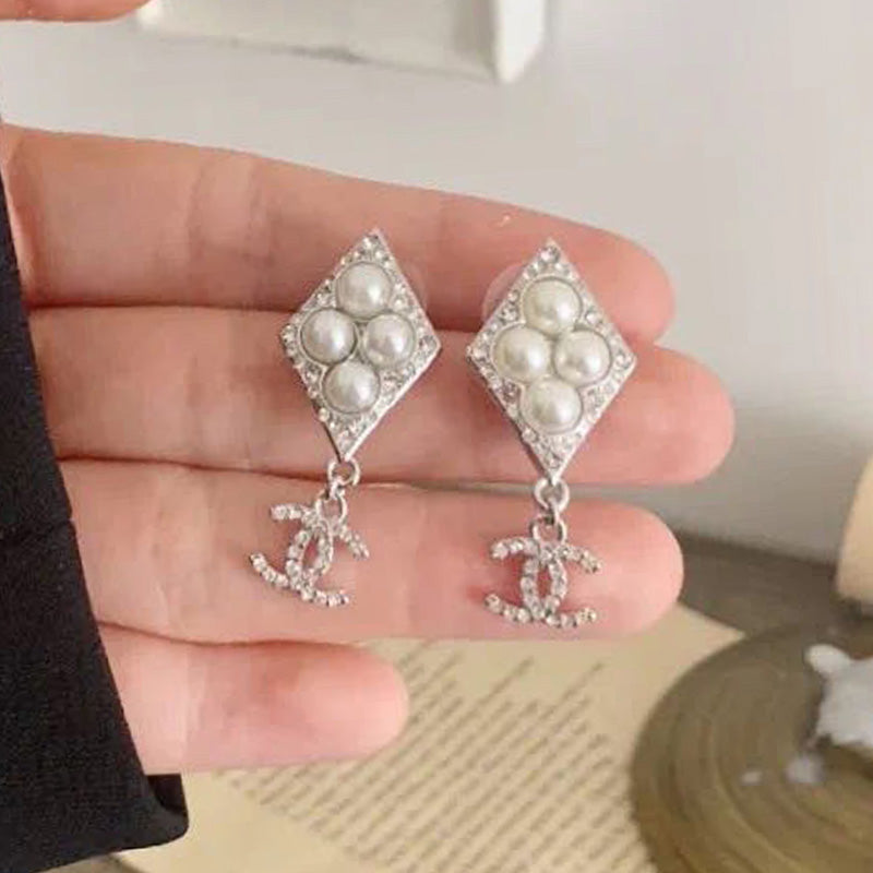 1YC169EDE Stylish Earrings