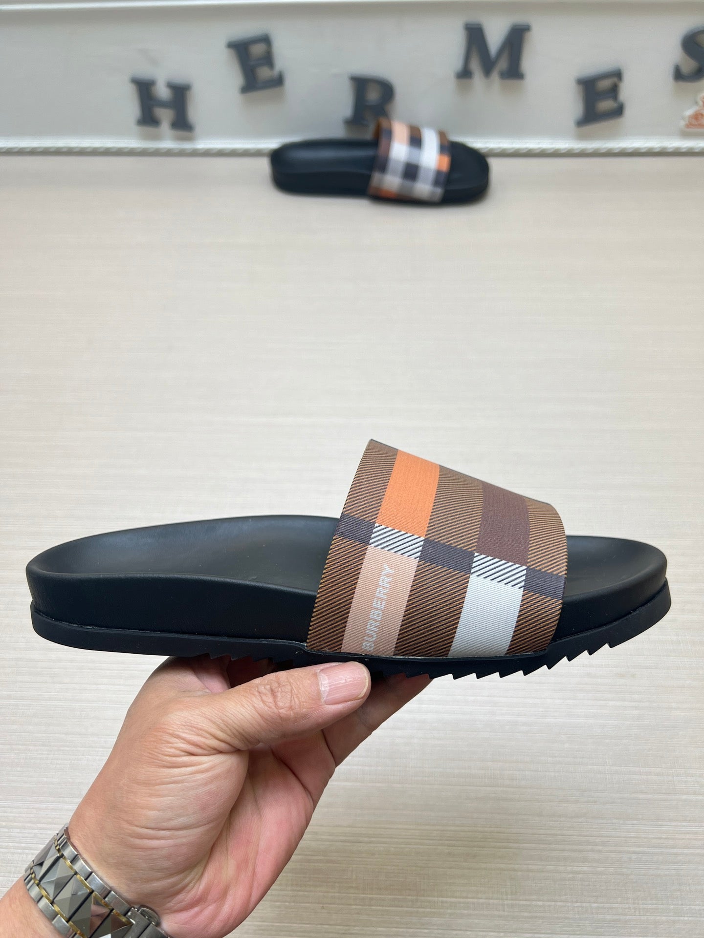 54R119ZDE Stylish slippers