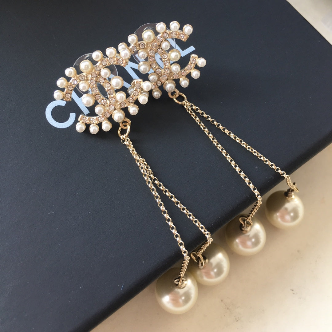 14C102EDE Stylish Earrings