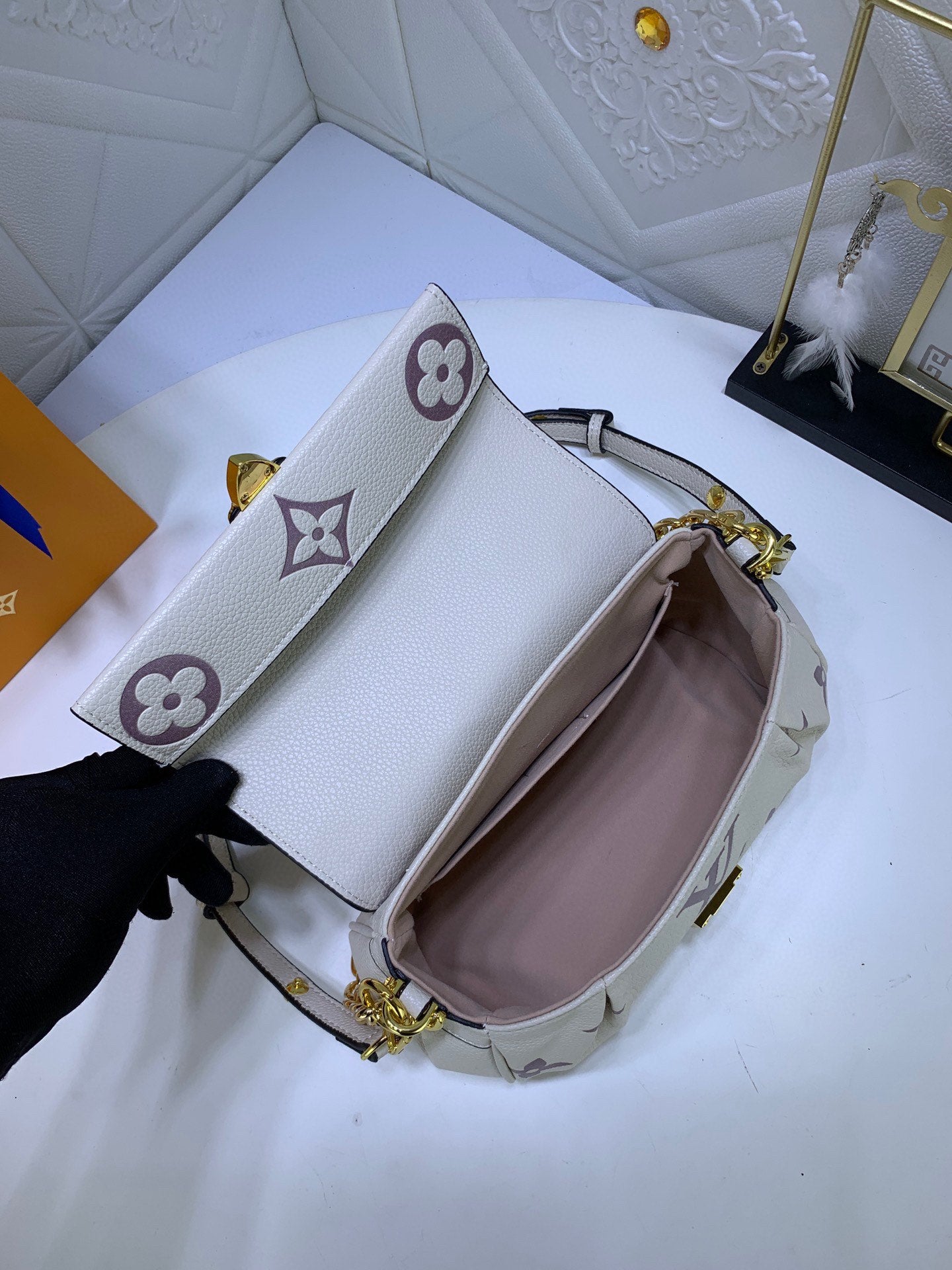 2XR363BDE Stylish leather bag 