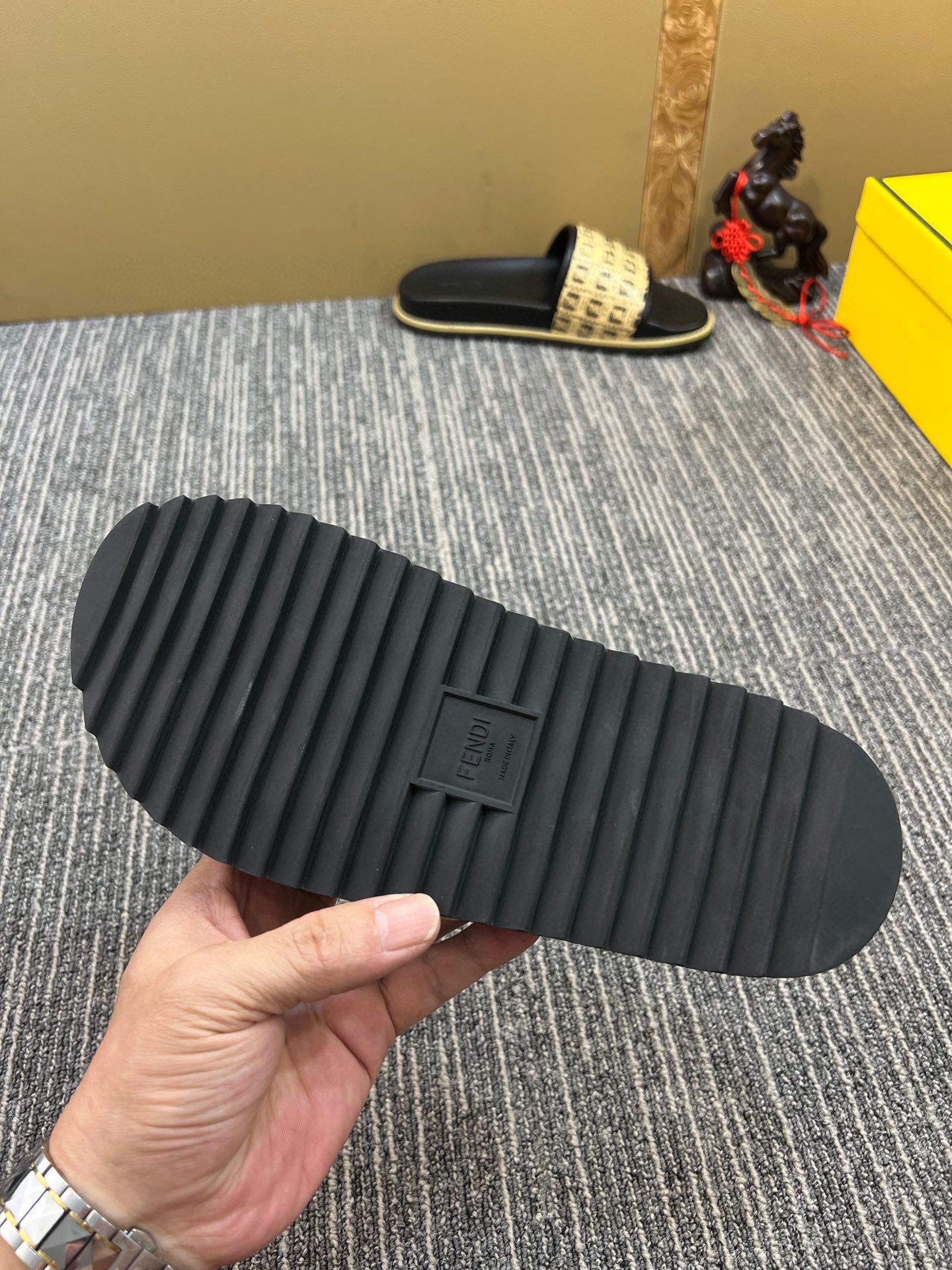 5XF104ZDE Stylish Slippers