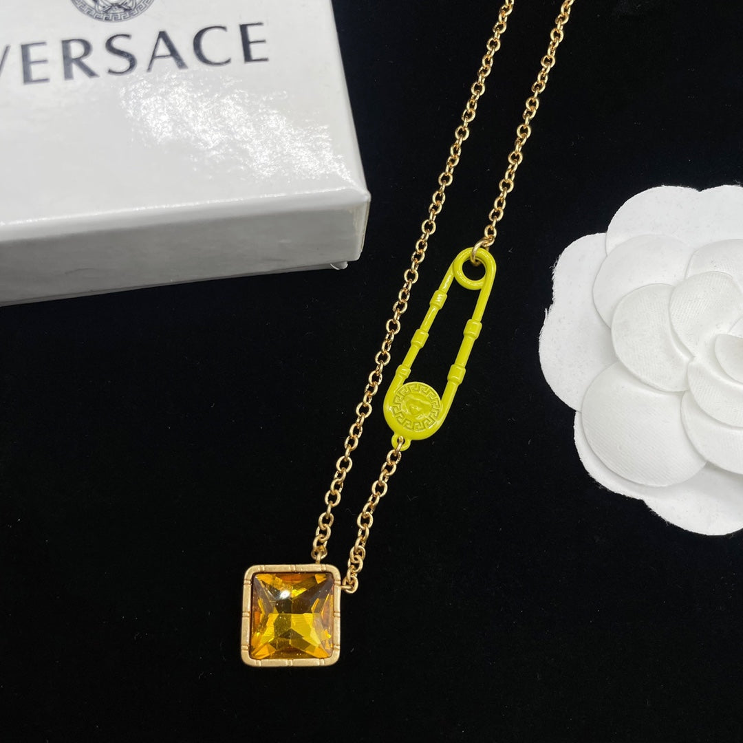 175RB47XDE Stylish Necklaces