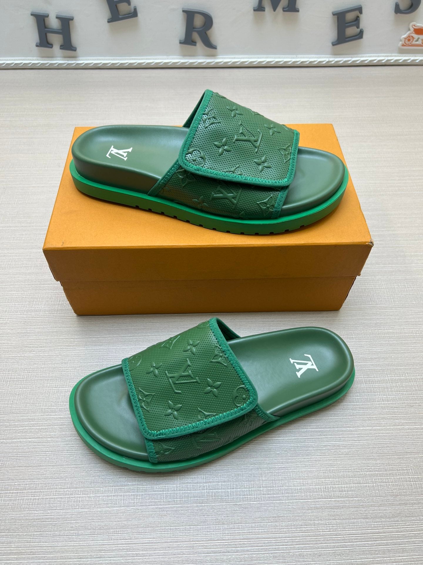 54E112ZDE Stylish slippers