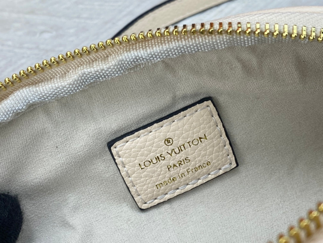 155NE57BDE Stylish leather bag