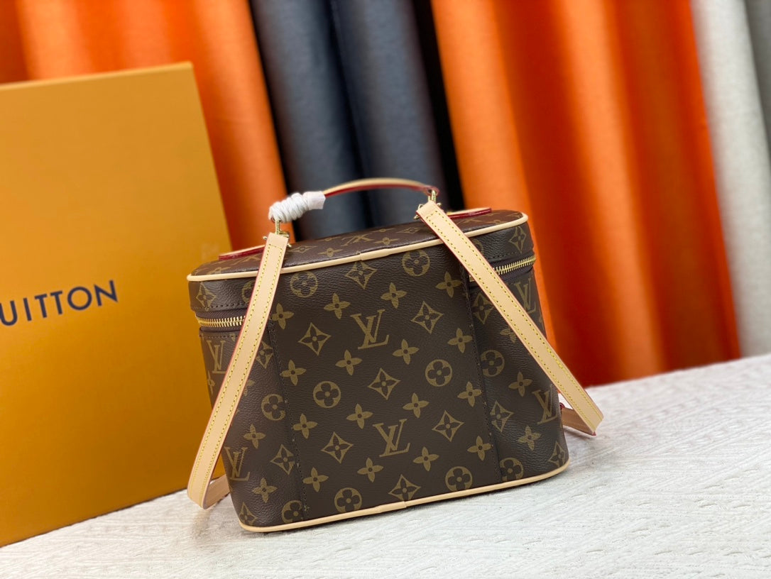 1XE273BDE Stylish leather bag 