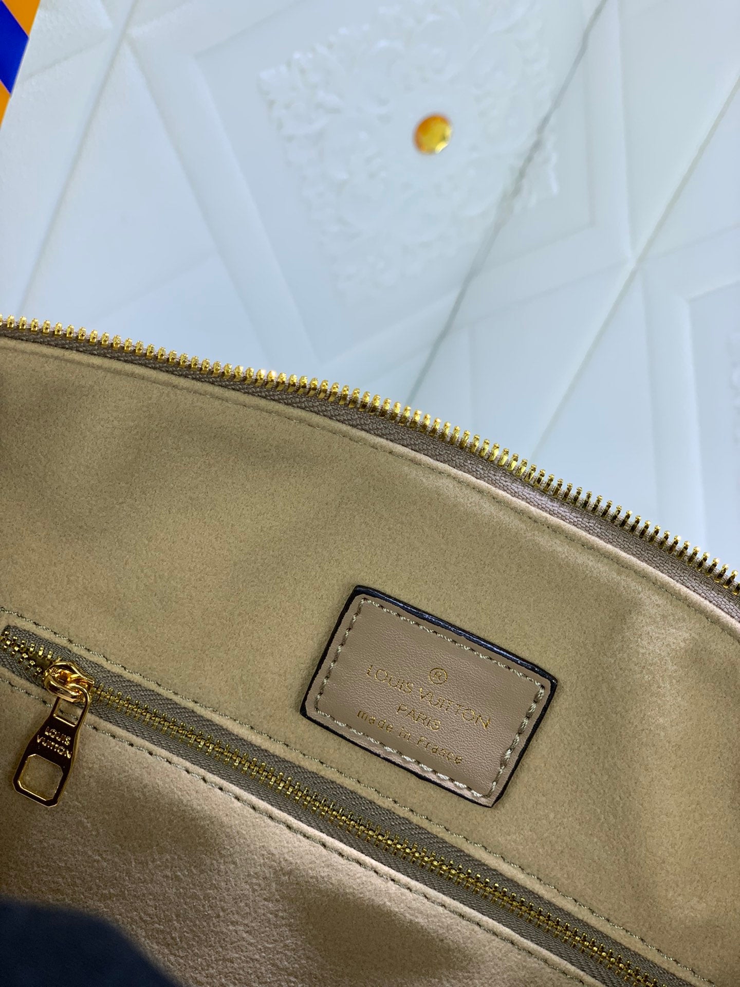 2XE138BDE Stylish leather bag 