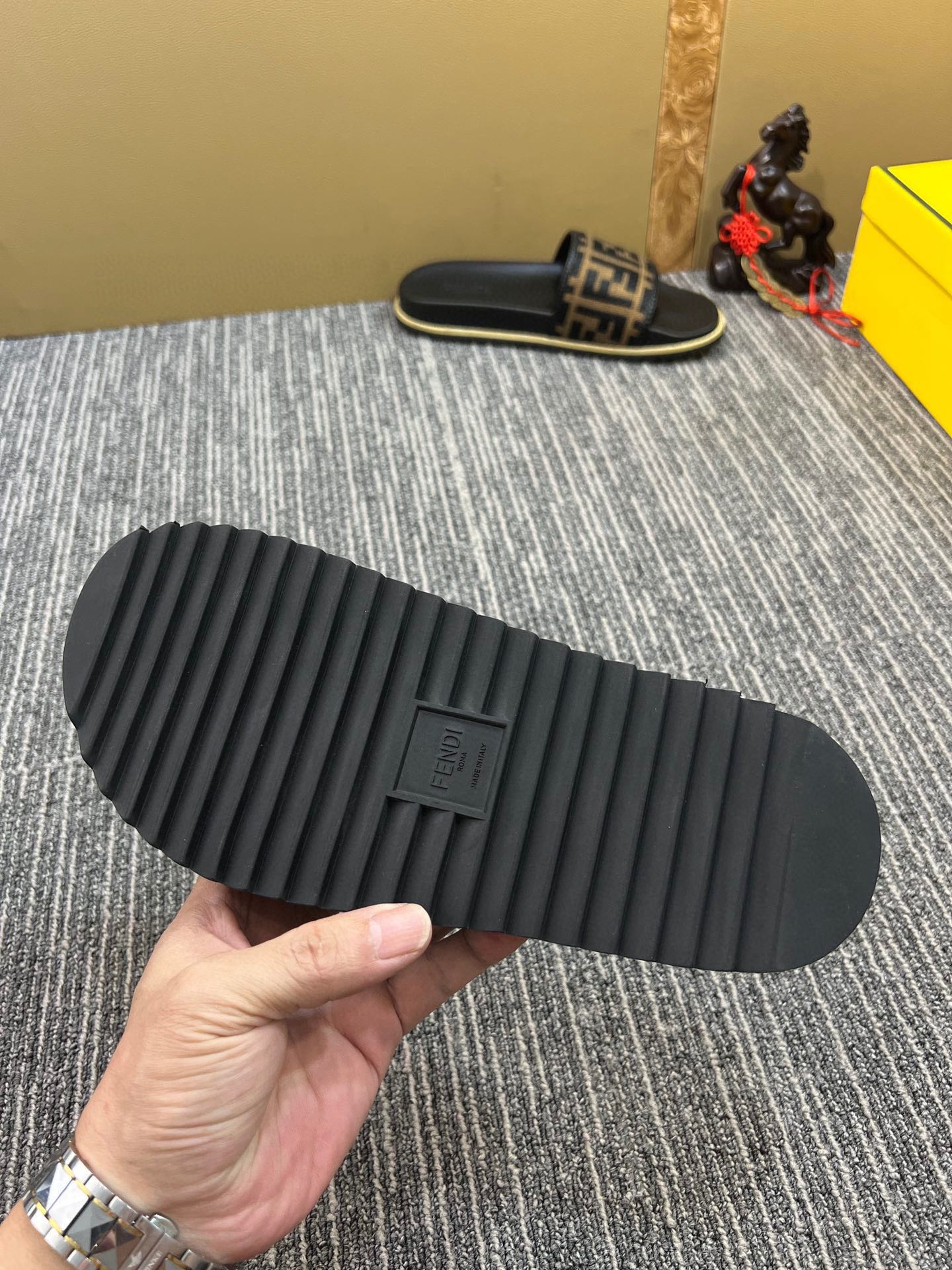 5XF105ZDE Stylish Slippers