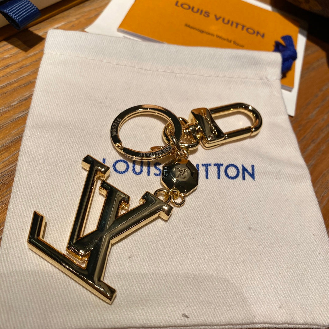 1E14ADE Stylish  Keychains