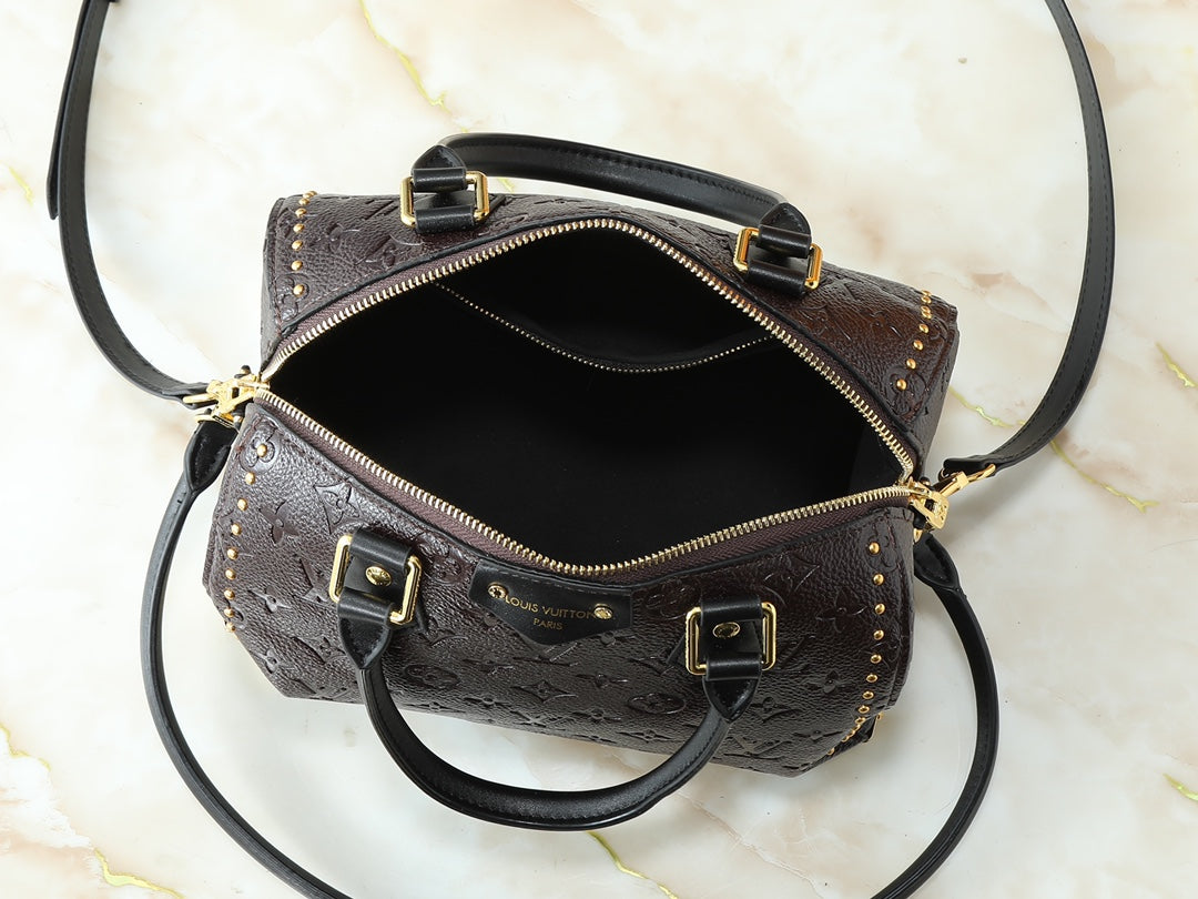 15RE52BDE Stylish leather bag