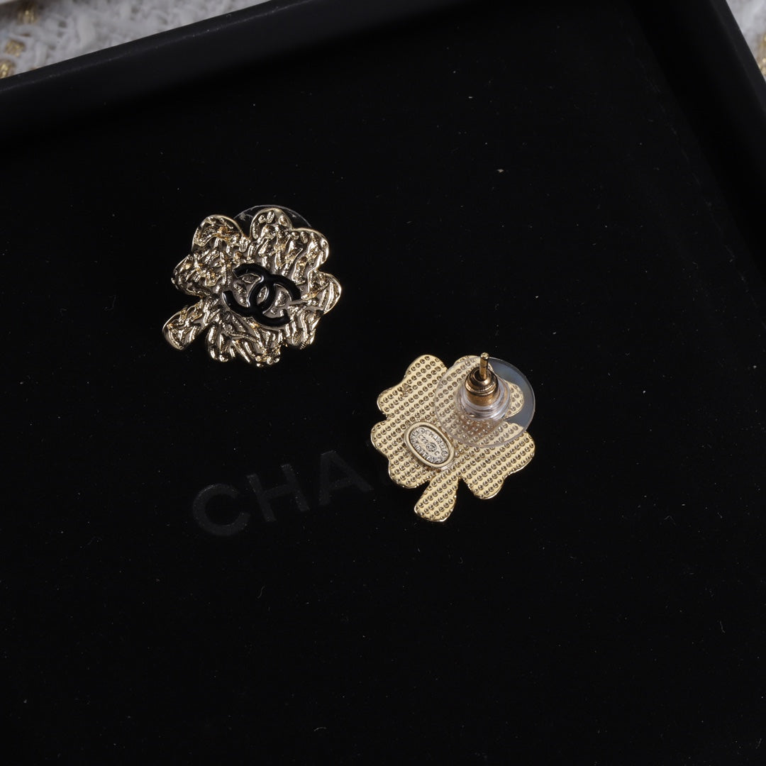 14C12EDE Stylish Earrings