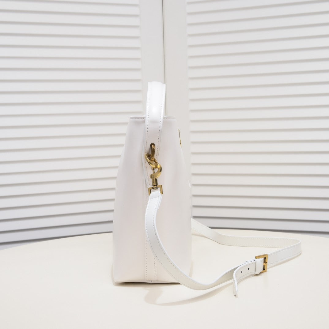 1XSL111BDE Stylish leather bag 