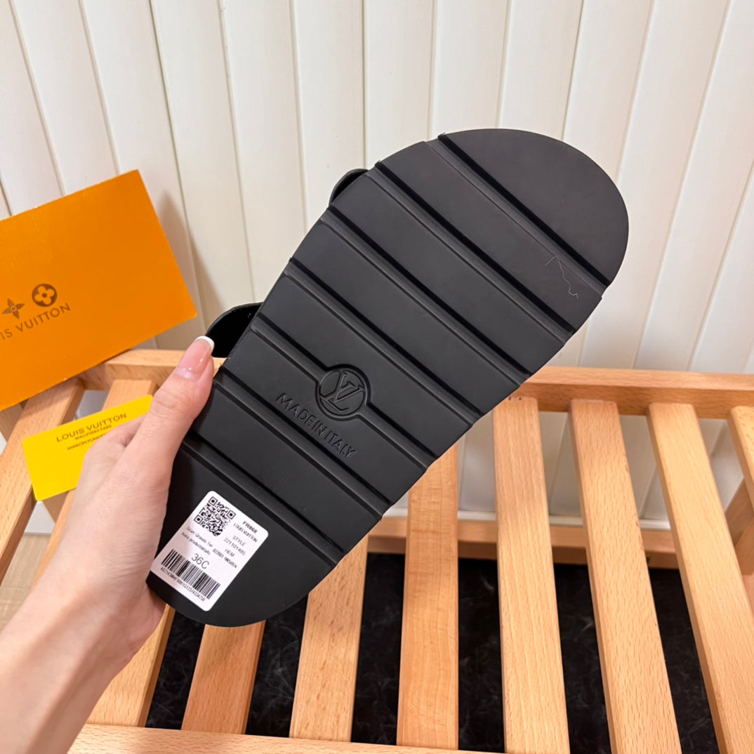 14E208ZDE Stylish Slippers